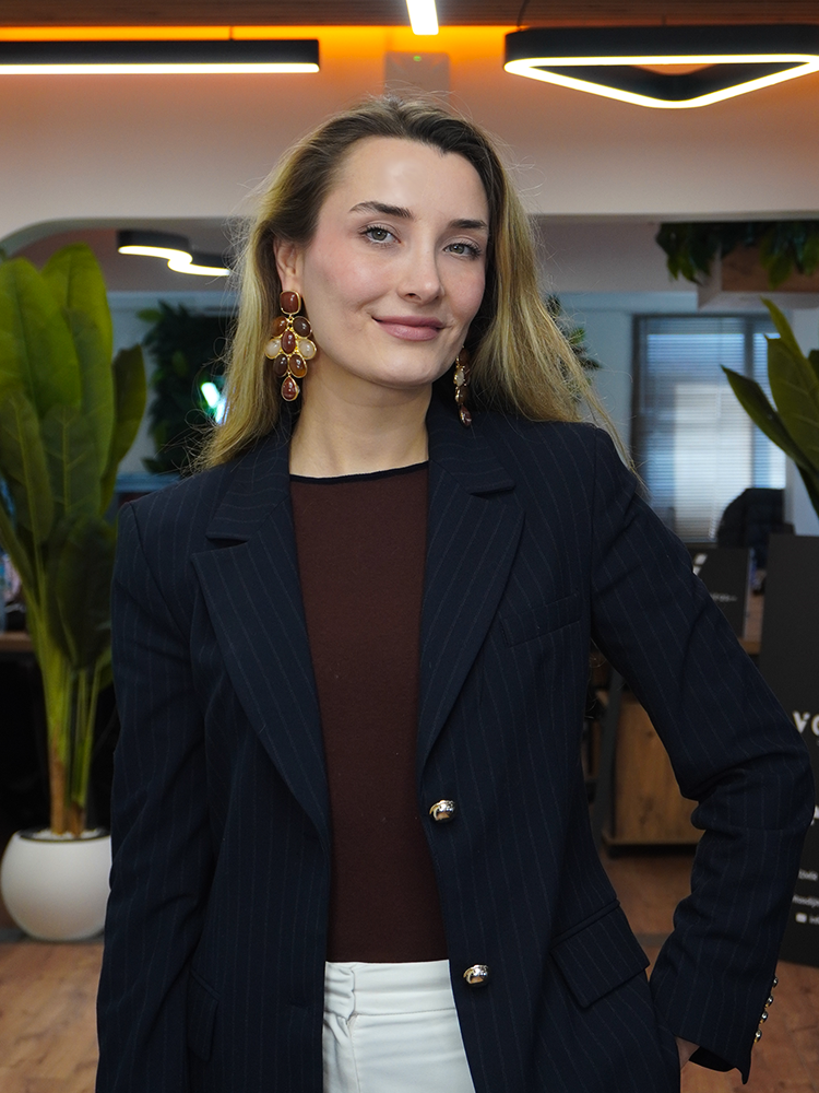 Menekşe ÖZTÜRK ÖZGÜÇÜK